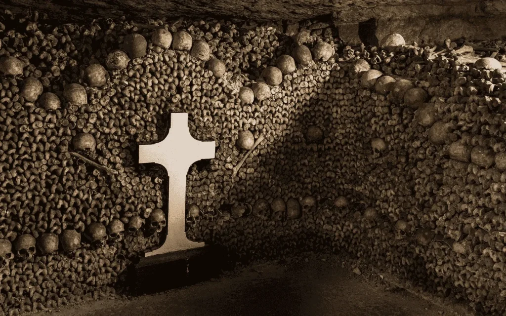 สุสานใต้กรุงปารีส Catacombs of Paris - KUBET